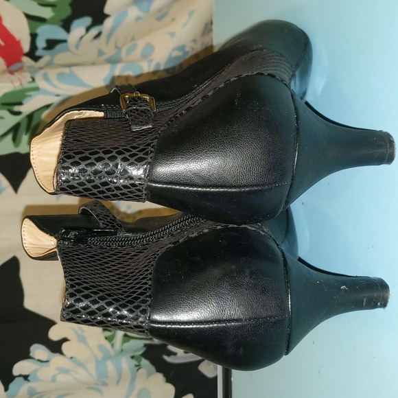 Faux Leather Ankle boot heels - Picture 6 of 7